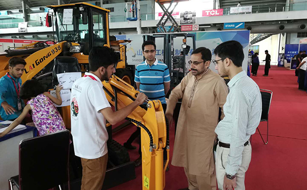 莱工.jpg 莱工.jpg